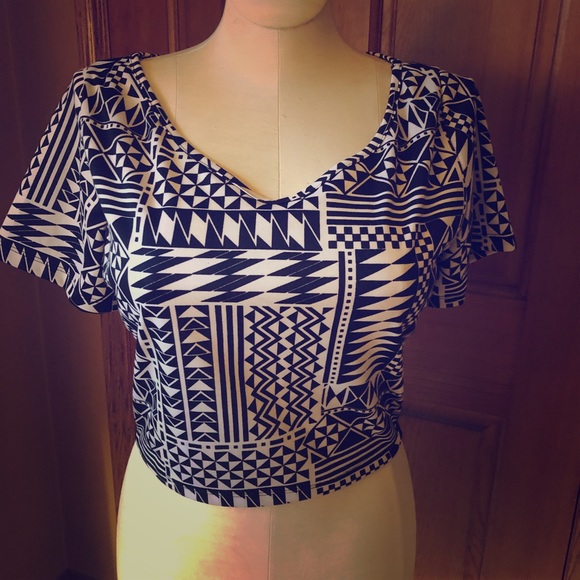 Plus size Crop - Picture 1 of 3